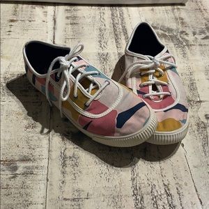 Tom’s lace up shoes